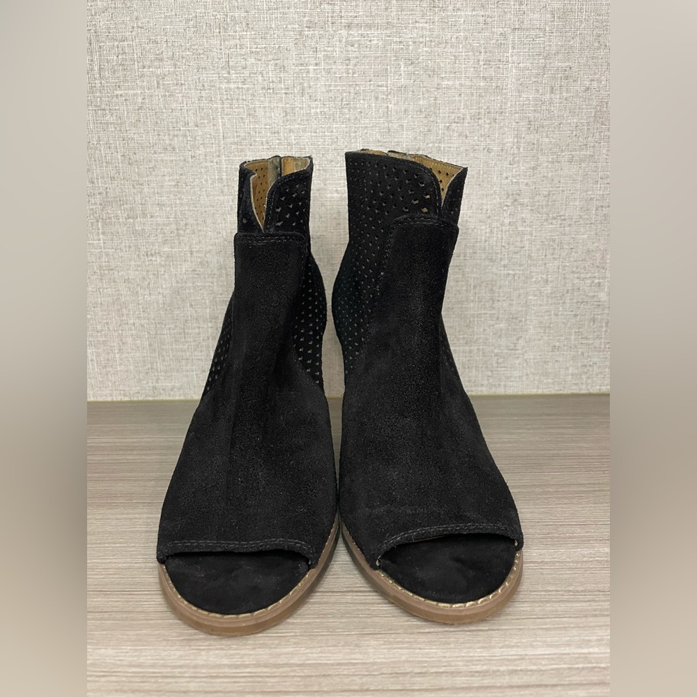 Lucky Brand Lamia Black Suede Ankle Boot Peep Toe Size 6.5 - Picture 3 of 7